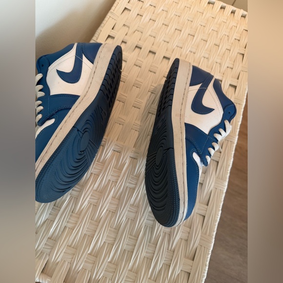 Air Jordan 1 Low Sneakers - Blue and White - Picture 2 of 5